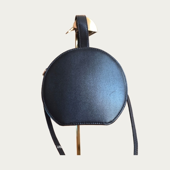 Chic White Quilted Vegan Leather Round Bag with Red Tassel - Picture 5 of 10